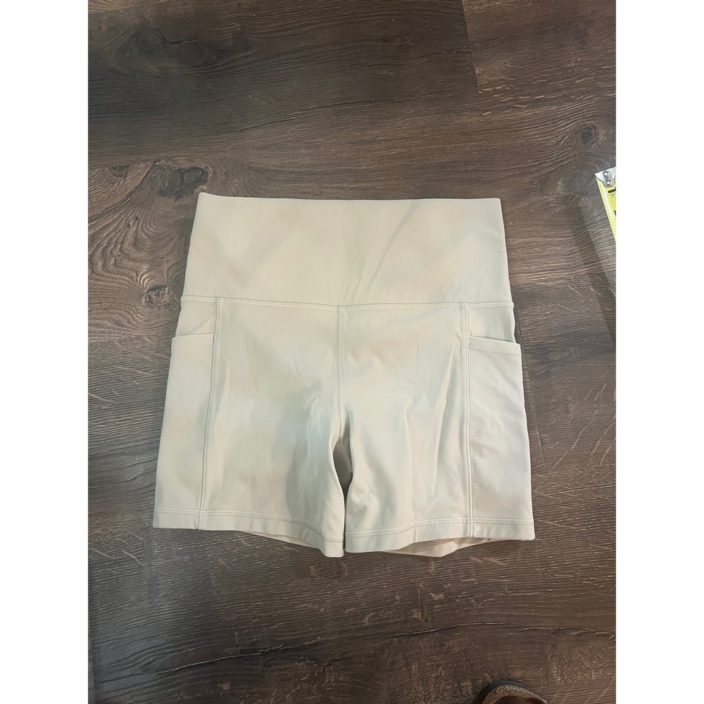 Athleta Salutation Stash 5 Inch Shorts Beige High Rise Athletic Yoga Small P